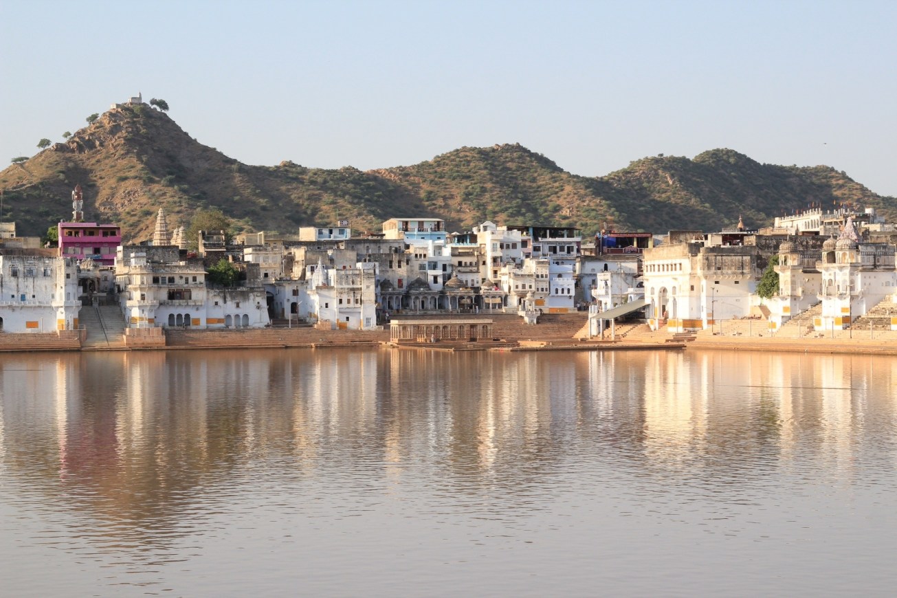 Holy lake and temple in Pushkar, India