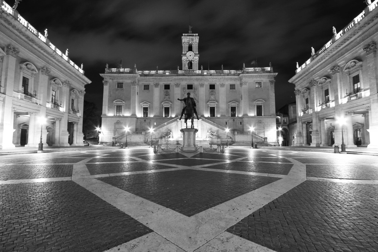 piazza del campidoglio at night black white