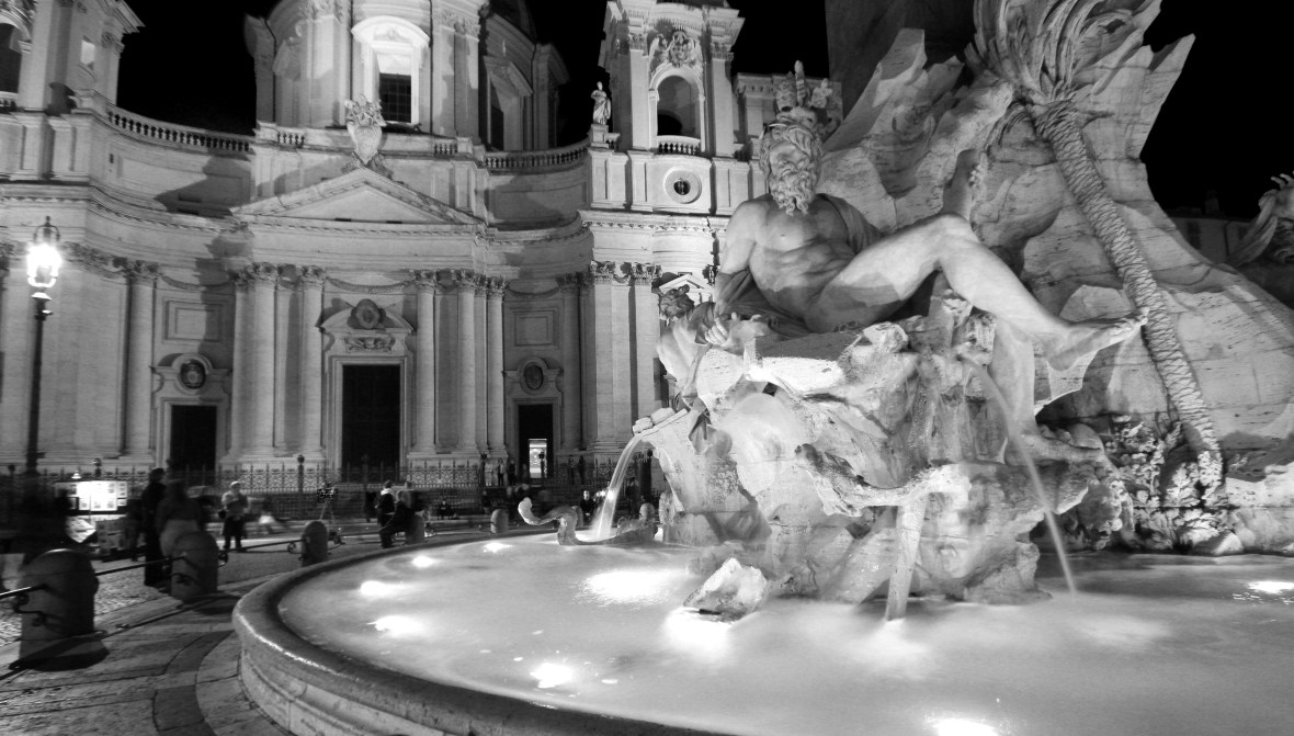 piazza navone at night