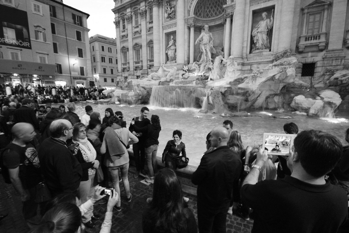 trevi fountain black and white rome night