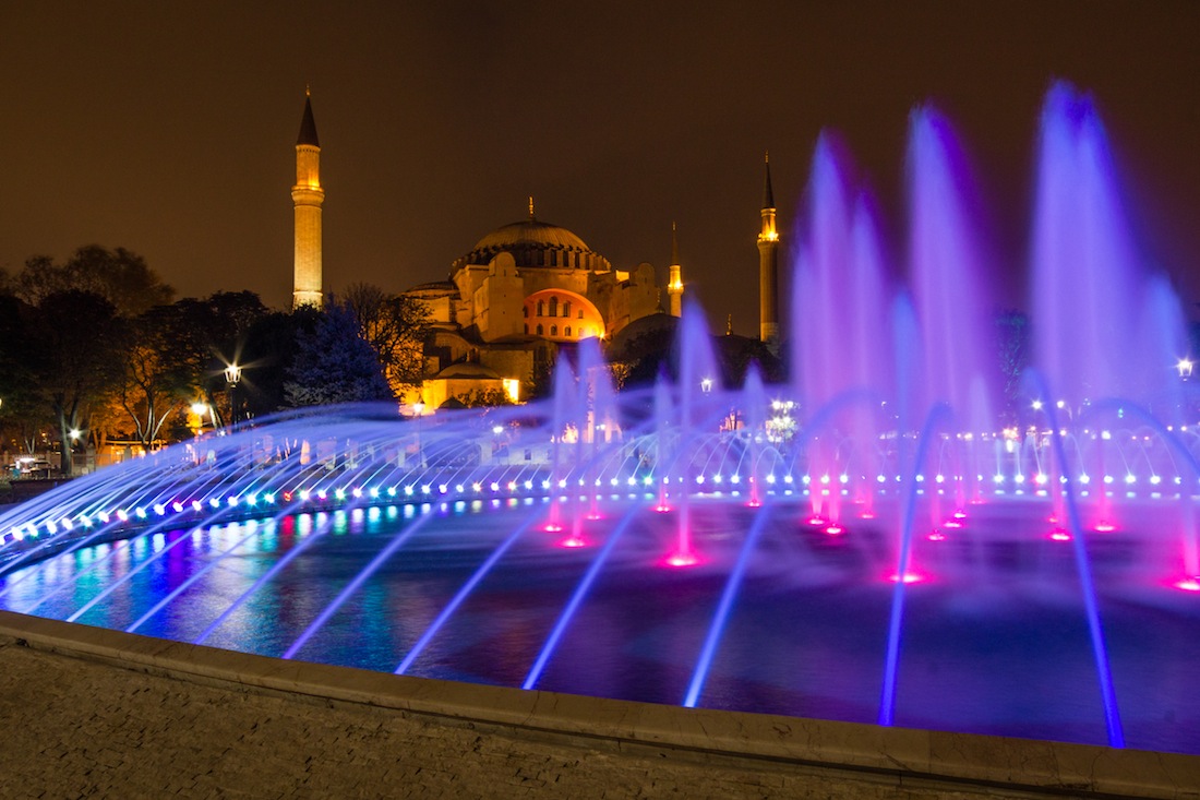 aya sofya at night with fountain