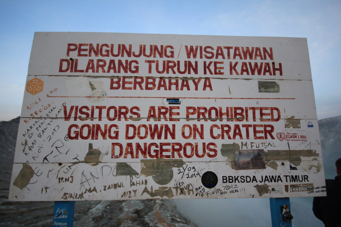 Danger sign Ijen