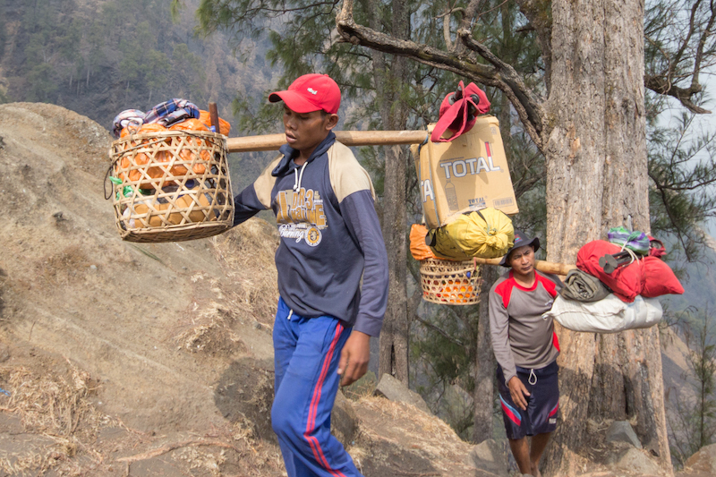 Rinjani Porters
