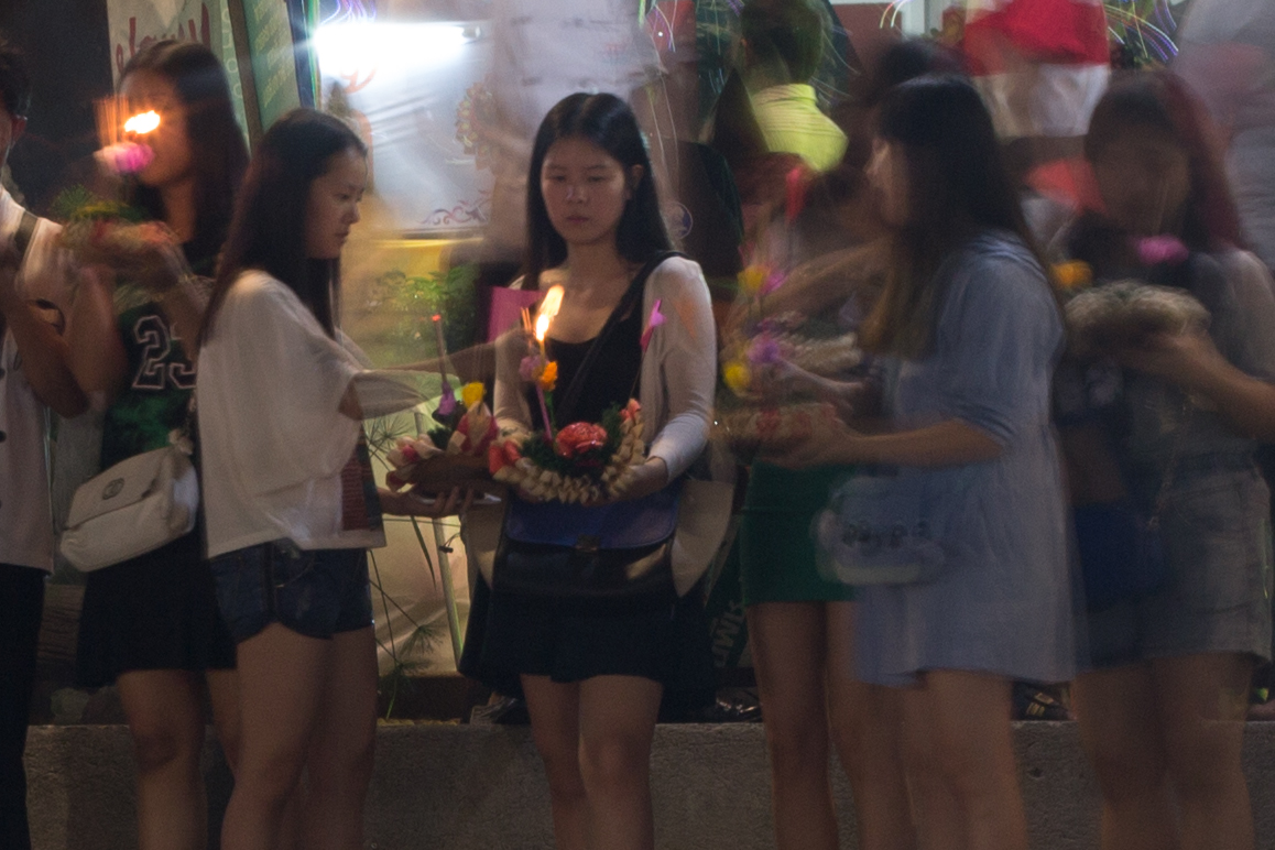 Thai girls at Loy Krathong