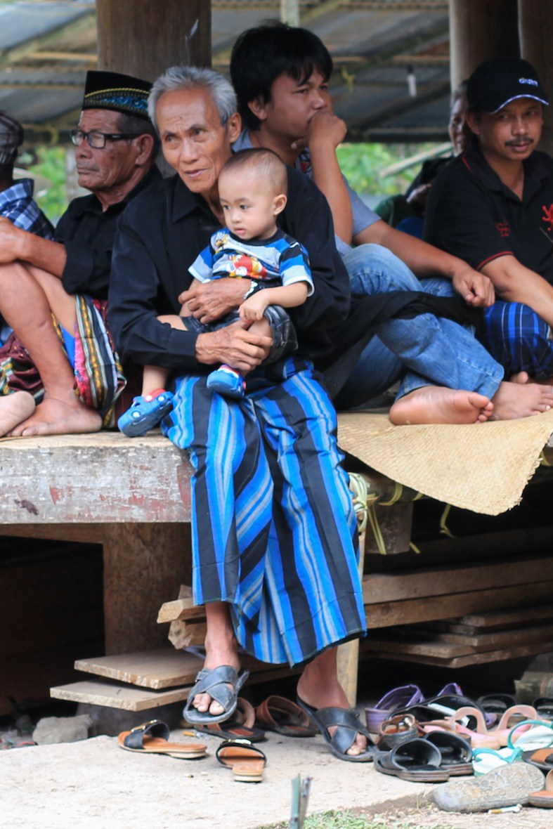 Toraja funeral spectators