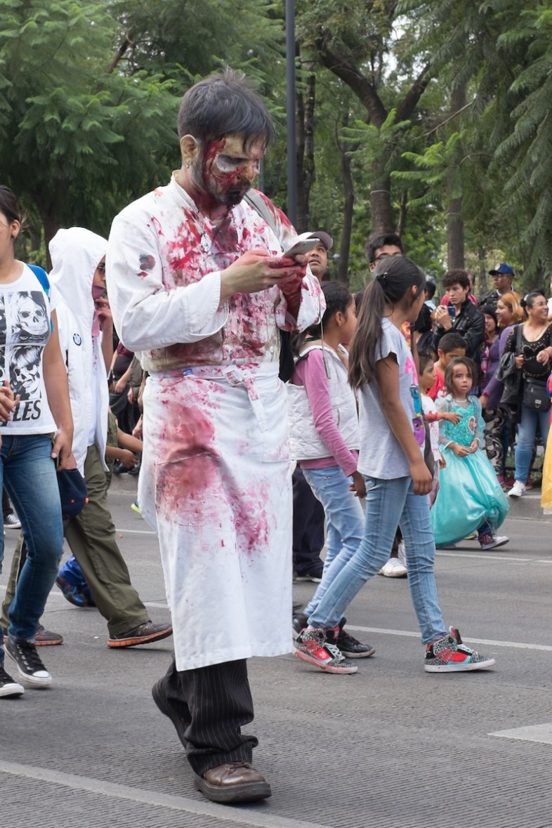 Mexico City Zombie texting