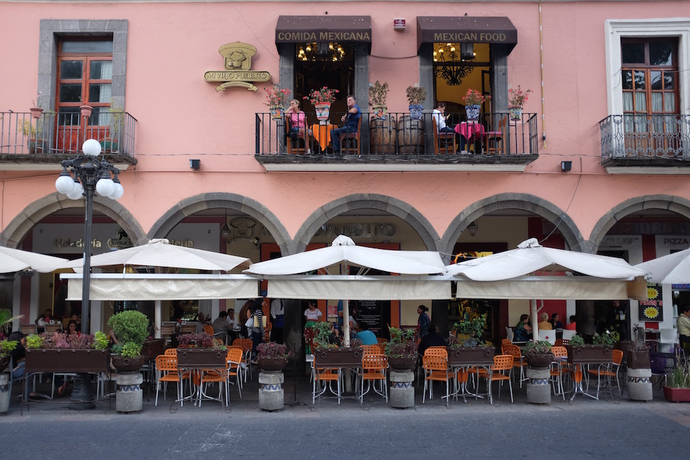 Puebla sidewalk cafes