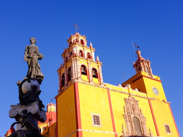 Yellow church guanajuato