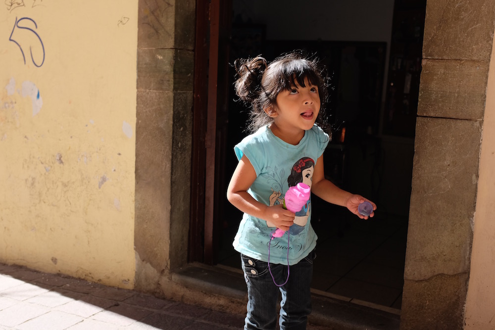 Guanajuato girl with bubbles