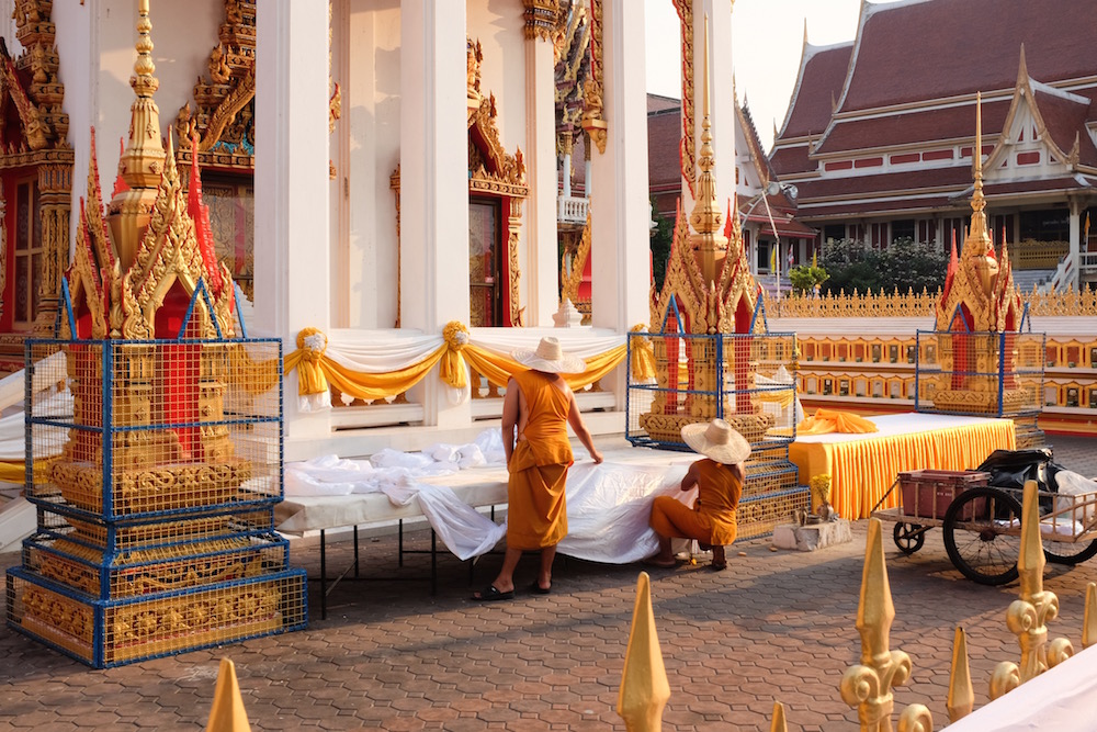 Monks decorating wat