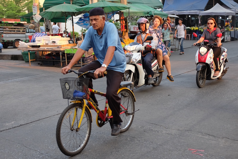 Thais on bikes