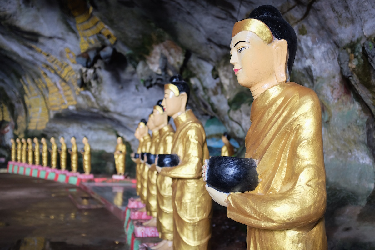 Monk statues in Saddar Cave