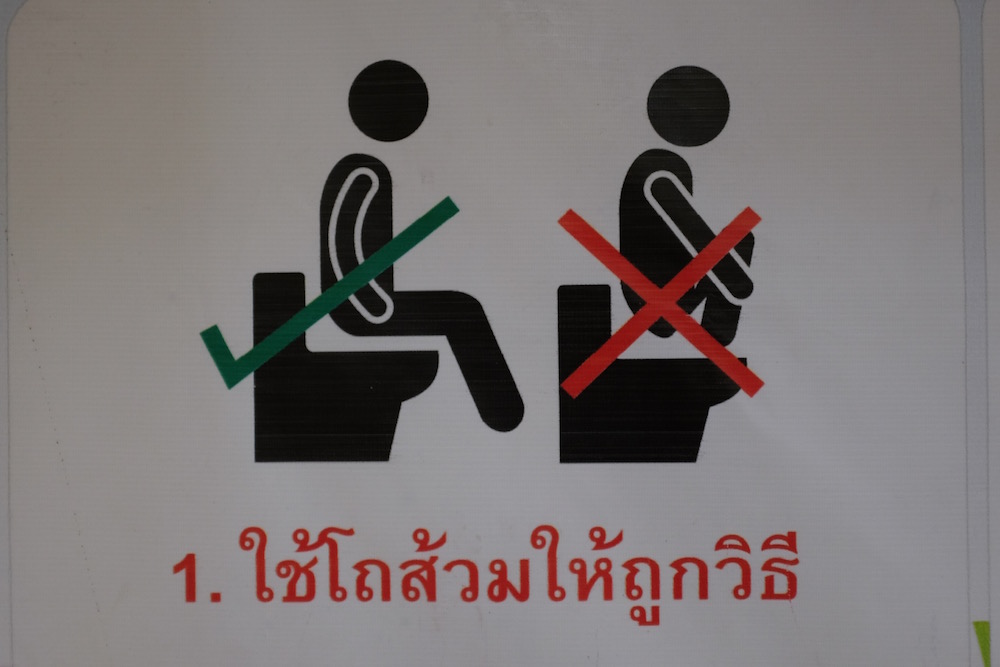 funny thai bathroom sign