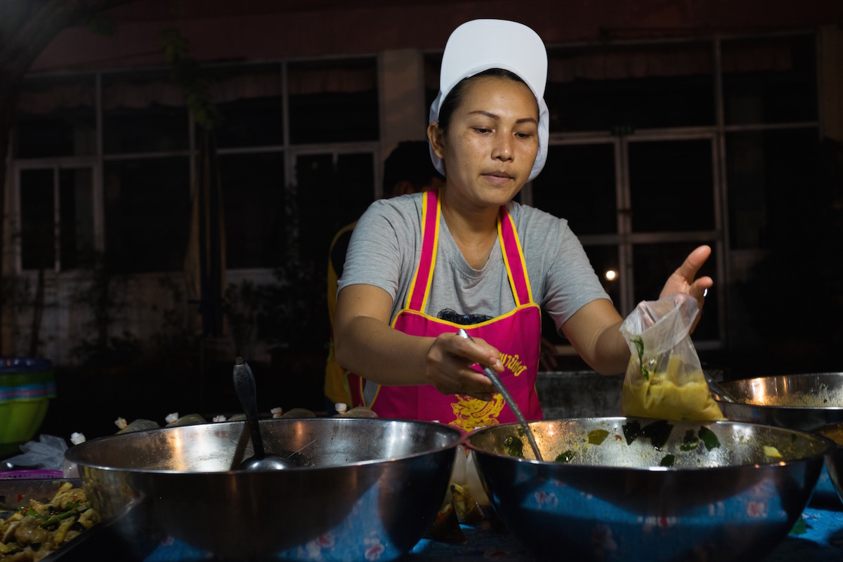 Wat Thepleela market