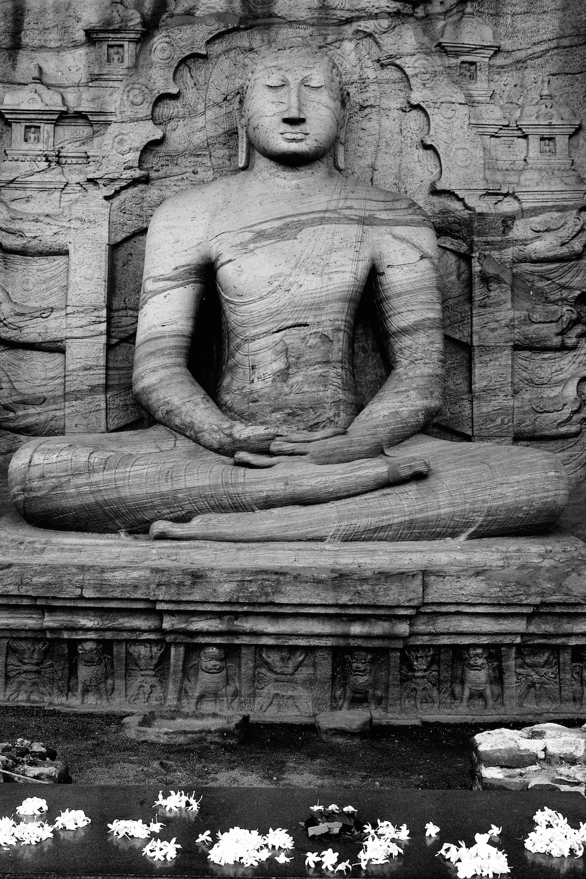 Polonnuwara buddha black and white