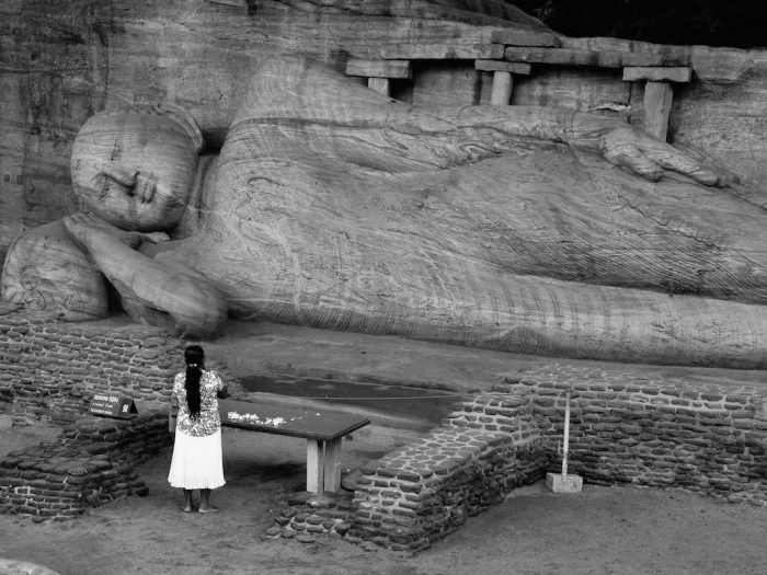 Sri Lanka Buddha Black White2