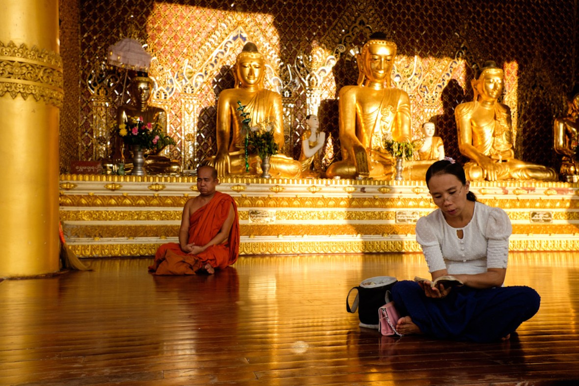 Shwedagon Pagoda Buddha Prayers