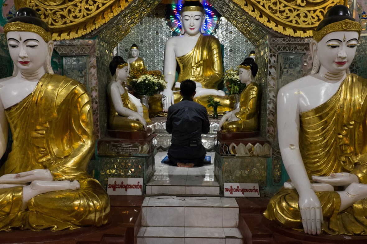 Shwedagon street photography prayer